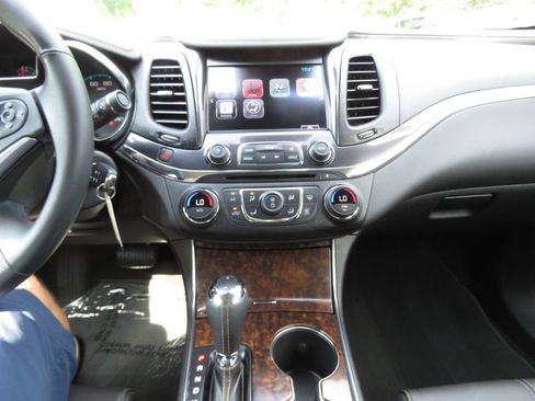 Used 2014 Chevrolet Impala LT w/ Premium Seating Package FWD image 25