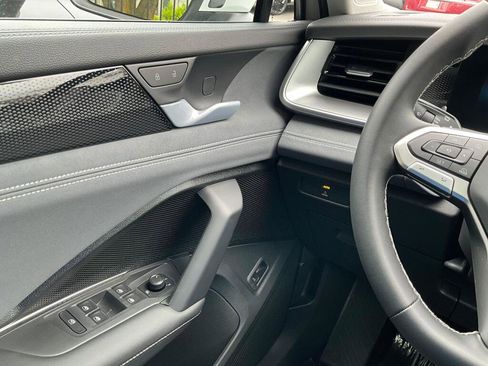 New 2026 Volkswagen Tiguan SE AWD/4WD image 24