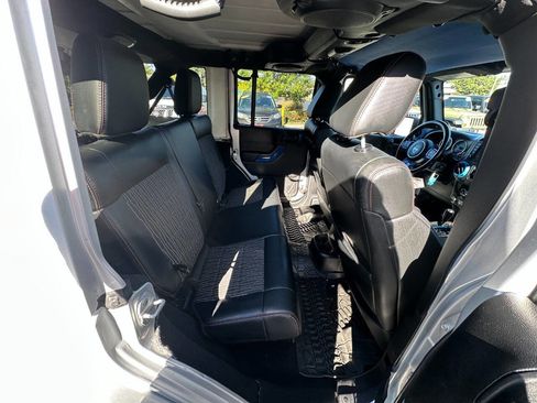 Used 2012 Jeep Wrangler Unlimited Sahara image 17