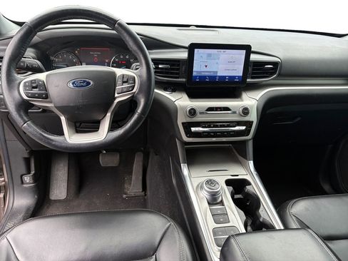 Used 2021 Ford Explorer XLT w/ Equipment Group 202A RWD image 12