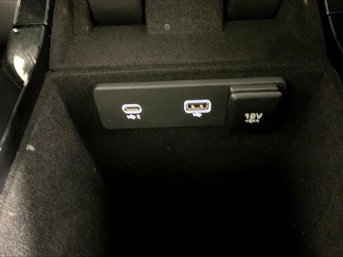 Used 2021 Land Rover Range Rover Velar R-Dynamic S image 16