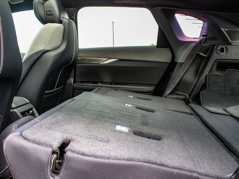 Used 2025 Cadillac Optiq Luxury 1 image 36