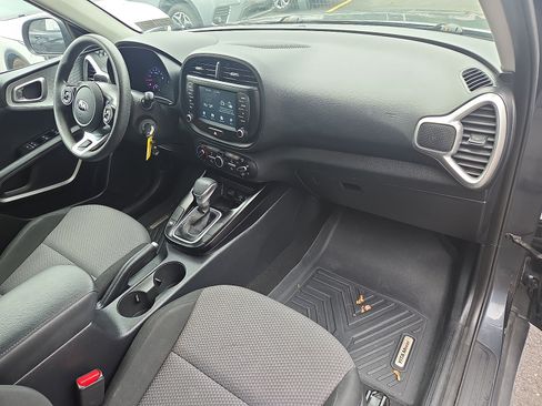 Used 2020 Kia Soul LX FWD image 18