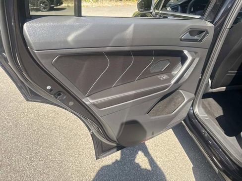 Used 2022 Volkswagen Tiguan SE R-Line image 18