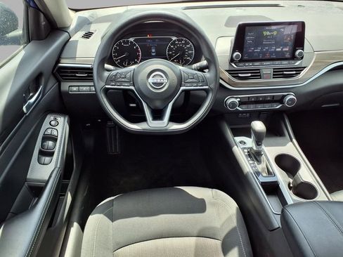 Used 2025 Nissan Altima 2.5 SV FWD image 4