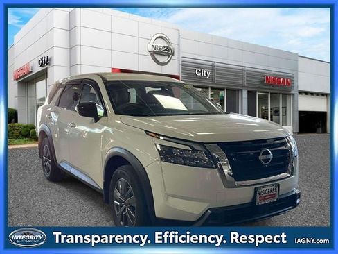 Used 2023 Nissan Pathfinder S AWD/4WD image 1