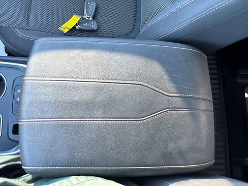 Used 2018 Chevrolet Traverse LT image 40