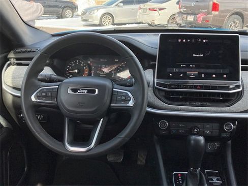 Used 2024 Jeep Compass Latitude image 29