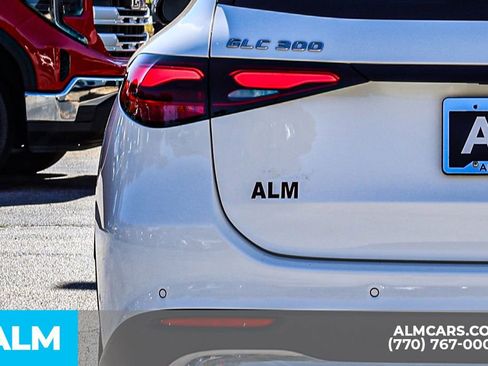 Used 2025 Mercedes-Benz GLC 300 4MATIC image 12