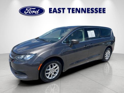 Used 2020 Chrysler Voyager LX FWD image 7
