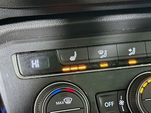 Used 2021 Volkswagen Tiguan SE w/ Panoramic Sunroof Package image 20