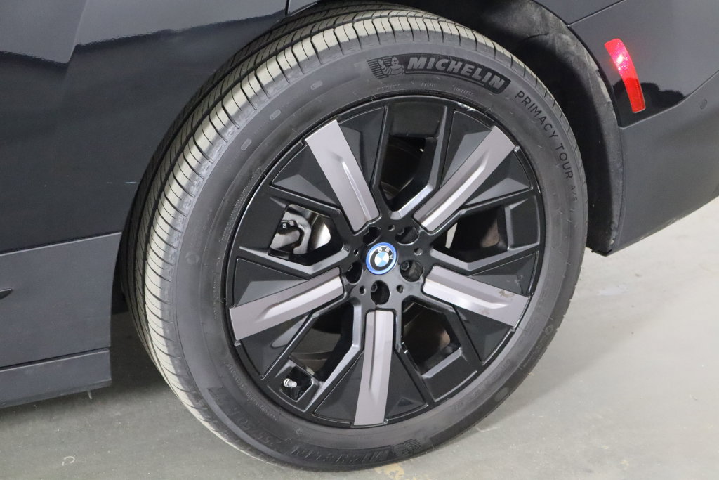 Used 2024 BMW iX xDrive50 w/ Convenience Package AWD/4WD image 43