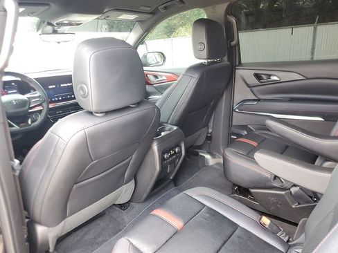 Used 2025 Chevrolet Traverse RS AWD/4WD image 13