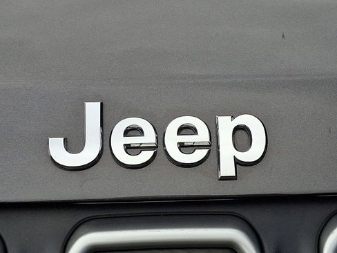 Used 2022 Jeep Compass Latitude image 31