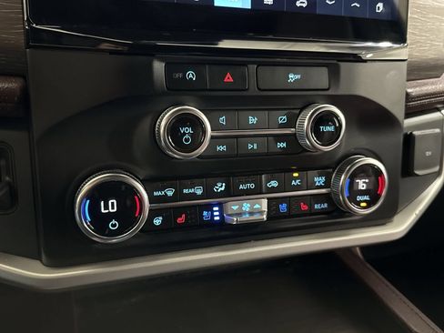 Used 2024 Ford Expedition Max Limited RWD image 17
