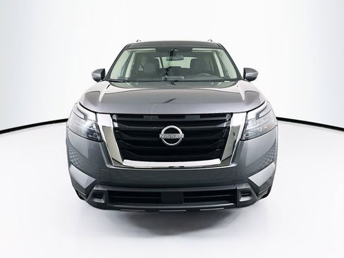 Used 2025 Nissan Pathfinder SV image 2