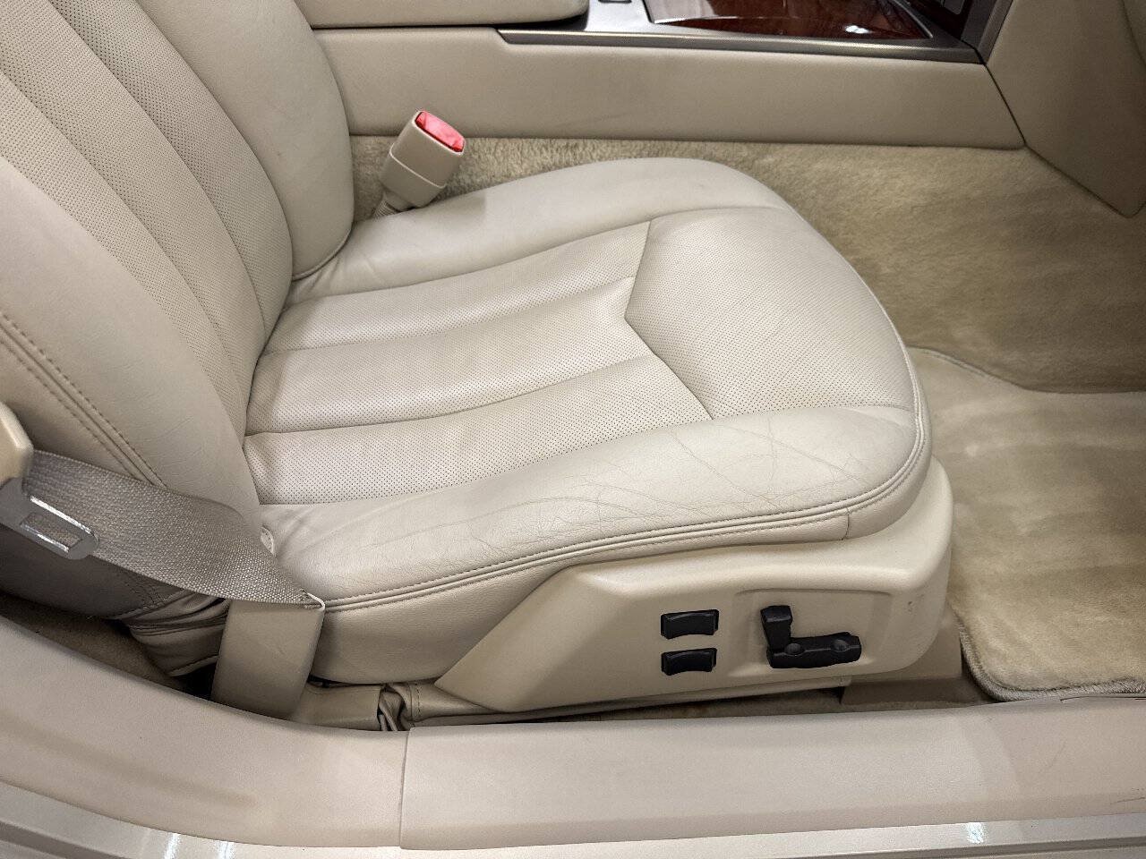 Used 2006 Cadillac XLR RWD image 36