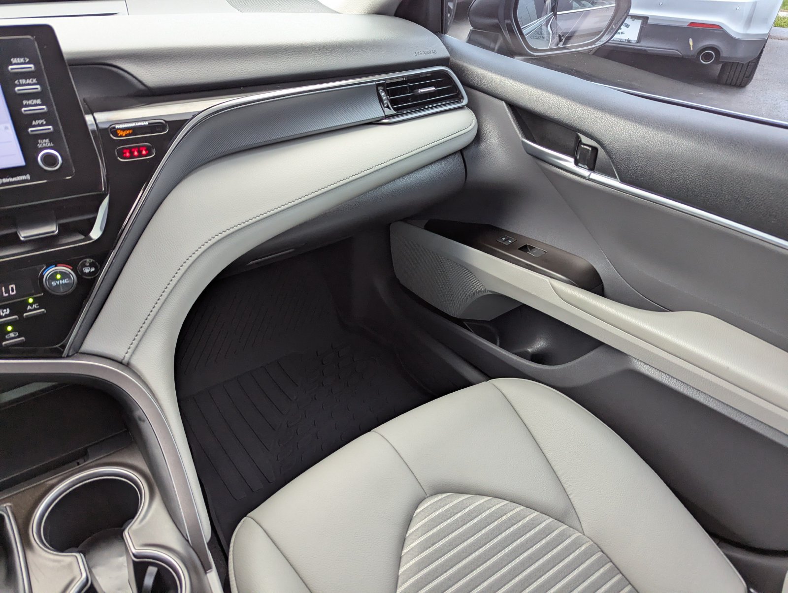 Used 2024 Toyota Camry SE w/ Convenience Package FWD image 20