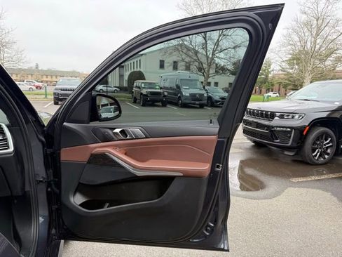 Used 2022 BMW X7 xDrive40i w/ M Sport Package image 32
