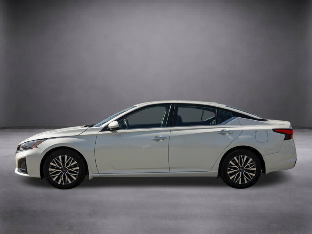 Used 2023 Nissan Altima 2.5 SV FWD image 9