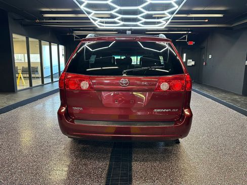 Used 2010 Toyota Sienna FWD image 6