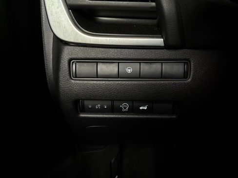Used 2025 Nissan Rogue SV FWD image 22