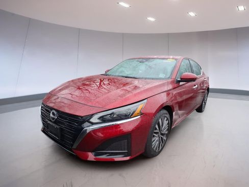 Used 2023 Nissan Altima 2.5 SV w/ SV Premium Package image 2