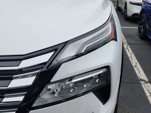 Used 2024 Nissan Rogue Platinum w/ Platinum Premium Package image 2