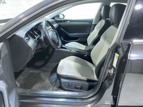 Used 2019 Volkswagen Arteon SE image 2