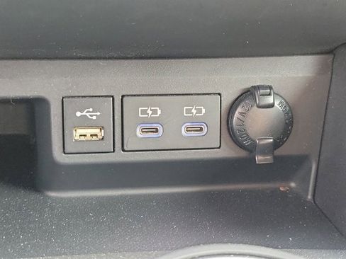 Used 2022 Toyota Highlander L image 27