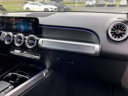 Certified 2022 Mercedes-Benz GLB 250 4MATIC image 16