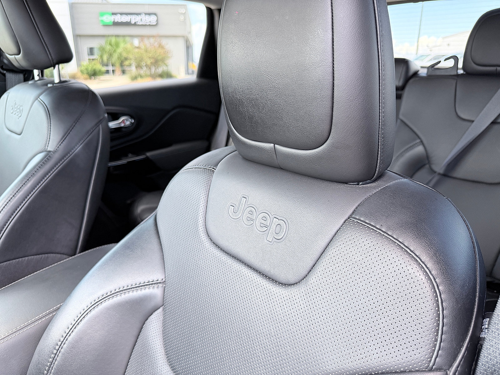 Used 2023 Jeep Cherokee Altitude Lux AWD/4WD image 31