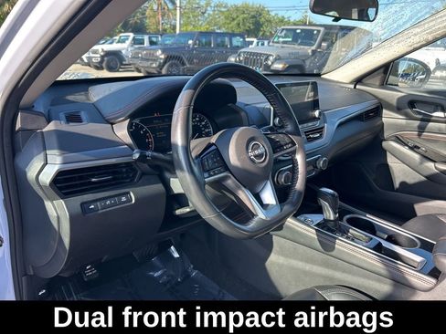 Used 2023 Nissan Altima 2.5 SR FWD image 11