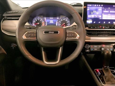 Used 2025 Jeep Compass Limited AWD/4WD image 5