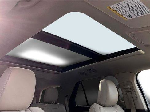 Used 2020 Ford Explorer Platinum w/ Premium Technology Package image 28