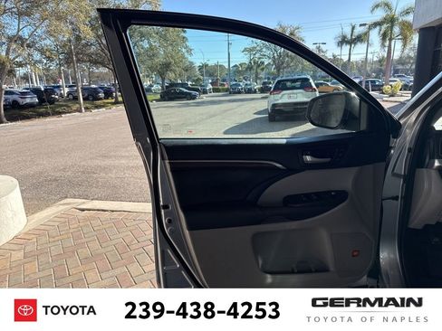 Used 2016 Toyota Highlander Limited image 20