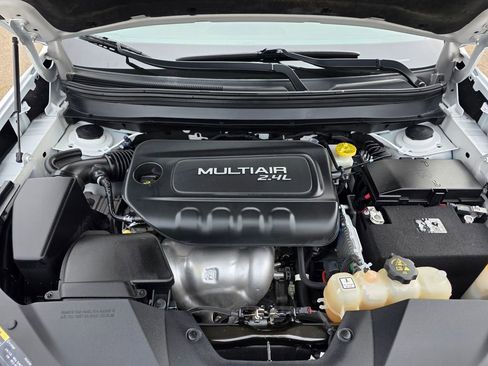 Used 2019 Jeep Cherokee Latitude Plus image 24