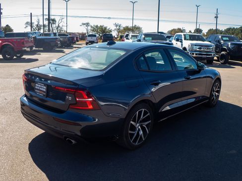 Used 2020 Volvo S60 T5 Momentum image 9