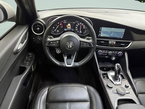 Used 2022 Alfa Romeo Giulia Ti image 7