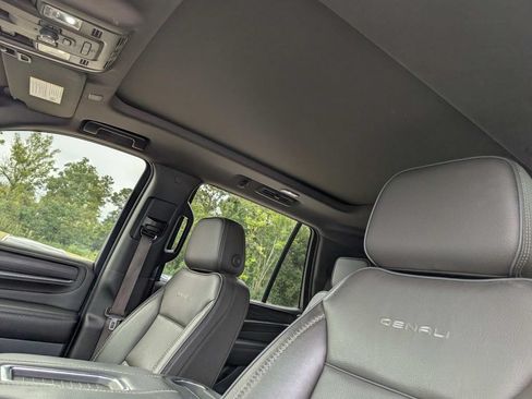 Used 2021 GMC Yukon Denali w/ Denali Premium Package RWD image 23