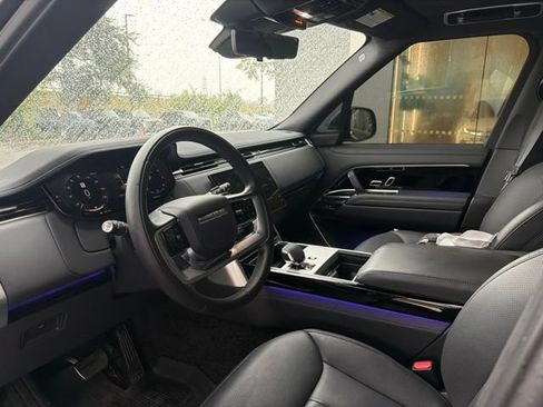 Used 2025 Land Rover Range Rover SE AWD/4WD image 12