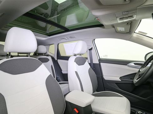 New 2025 Volkswagen Taos SE image 14