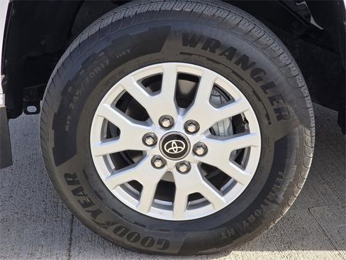 Used 2025 Toyota Tacoma SR5 image 10