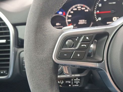 Used 2023 Porsche Cayenne Coupe image 24