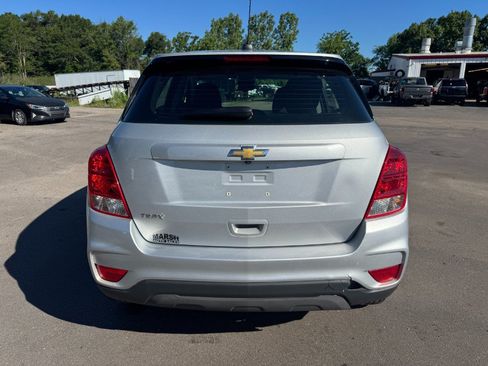 Used 2019 Chevrolet Trax LS w/ LPO, Cargo Package FWD image 4