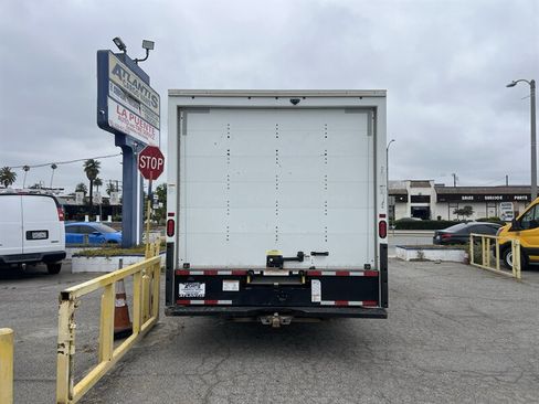 Used 2022 GMC Savana 3500 Extended w/ Power Convenience Package RWD image 3