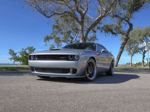 Used 2015 Dodge Challenger SRT Hellcat RWD image 9