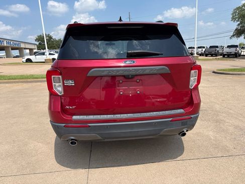 Used 2022 Ford Explorer XLT w/ Equipment Group 202A RWD image 6