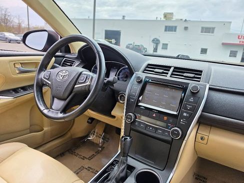 Used 2016 Toyota Camry XLE w/ Moonroof Package image 13