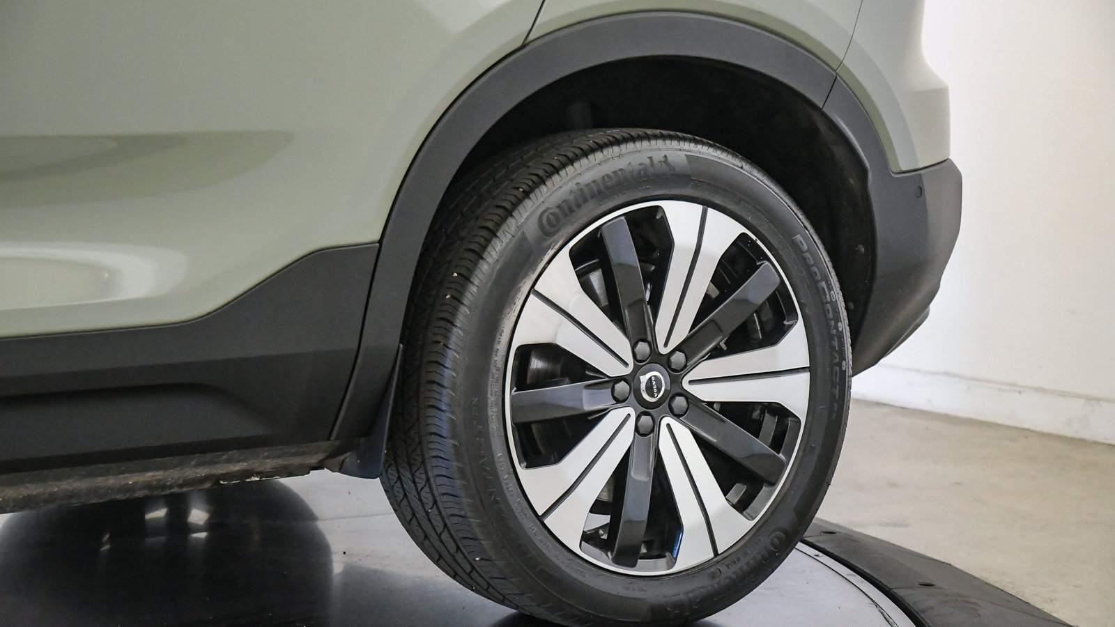 Certified 2023 Volvo C40 P8 Recharge Plus AWD/4WD image 11